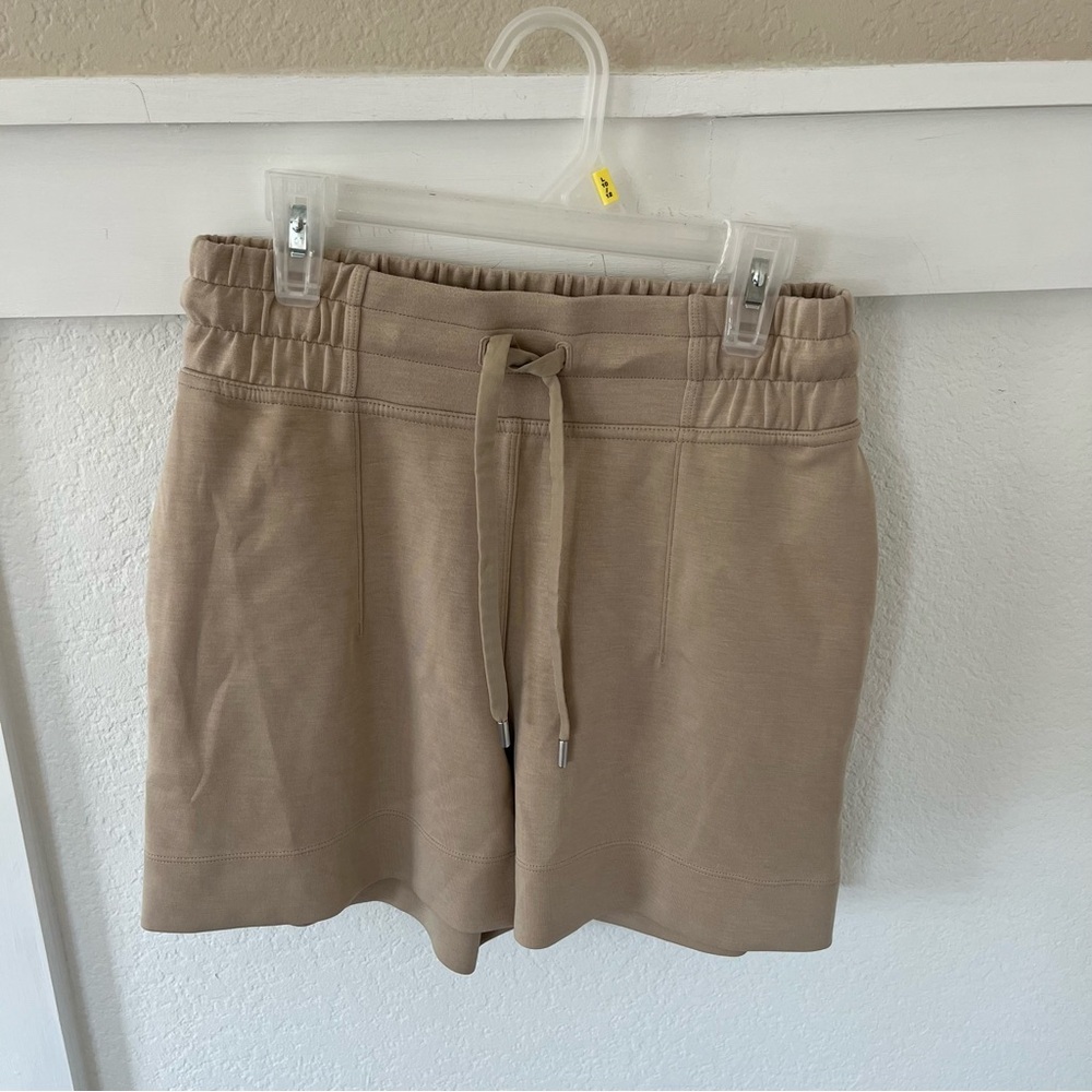 Lululemon Athletica Women's 4 Athletic Shorts. - Picture 1 of 7
